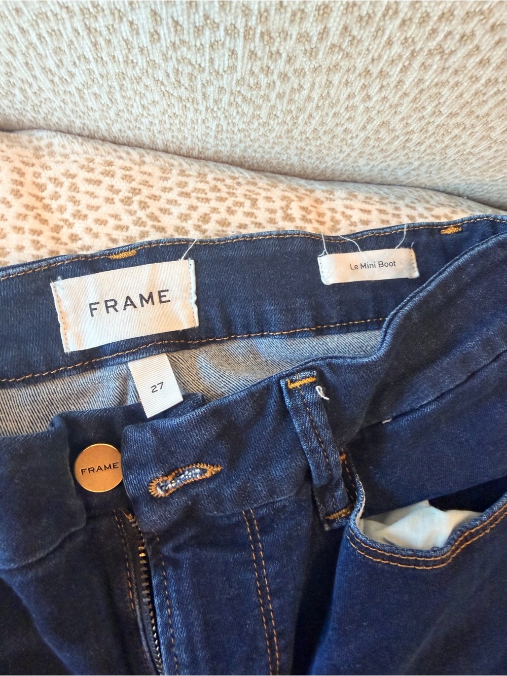 FRAME denim jeans in dark indigo blue